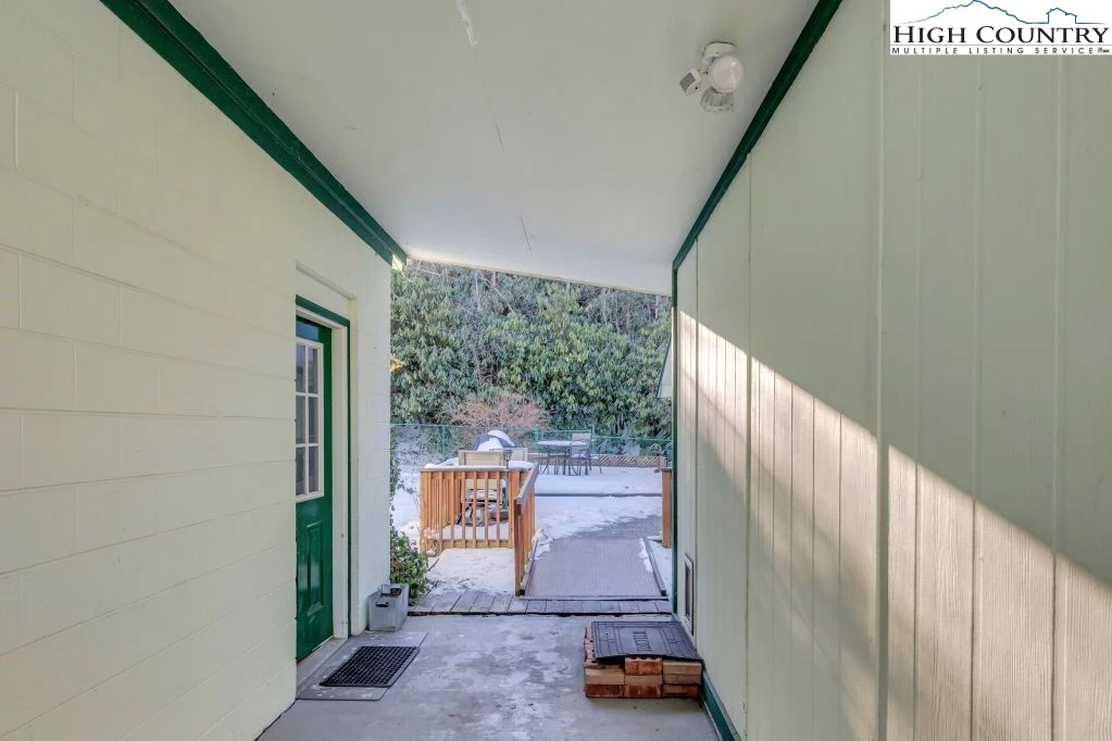 Image number 12 for the current listing