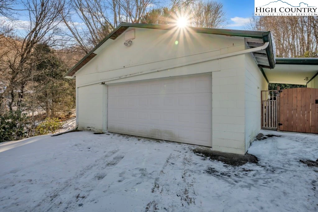 Image number 14 for the current listing