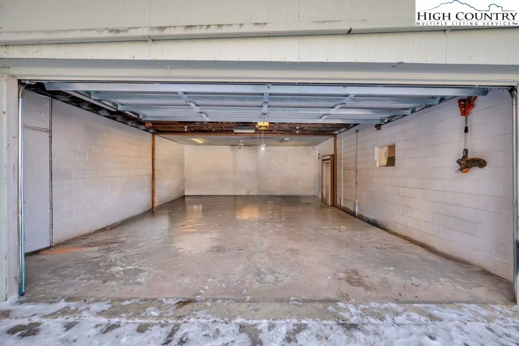 Image number 15 for the current listing