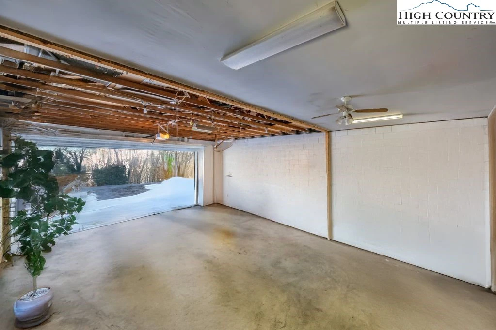 Image number 16 for the current listing