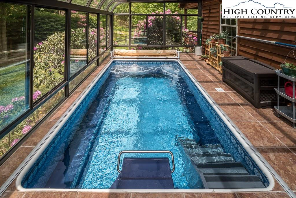 Image number 4 for the current listing