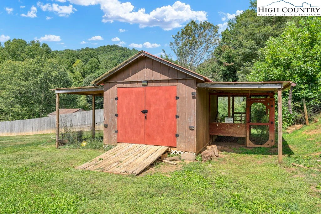 Image number 16 for the current listing