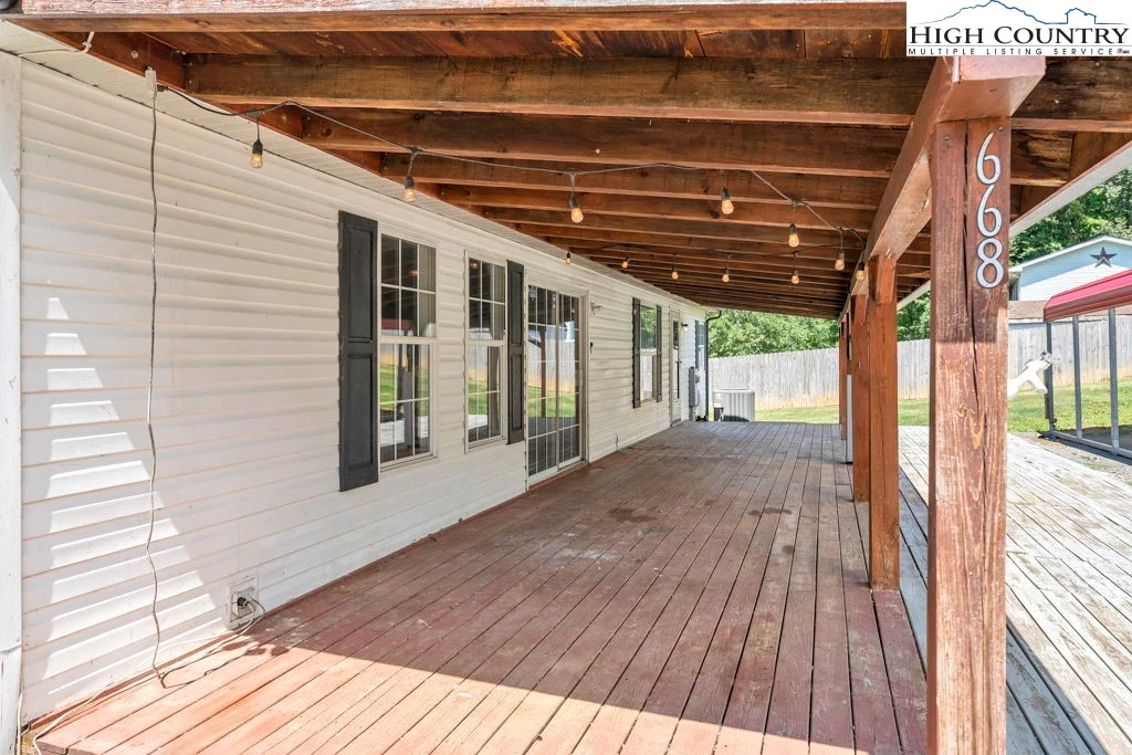 Image number 9 for the current listing