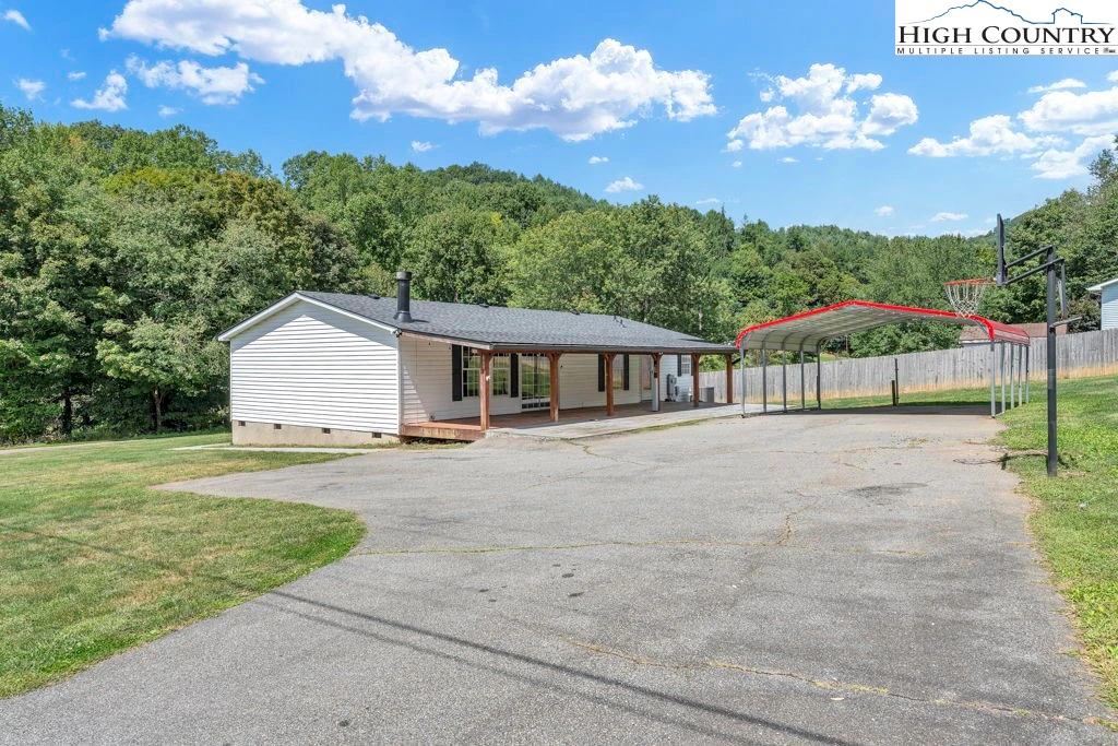 Image number 15 for the current listing