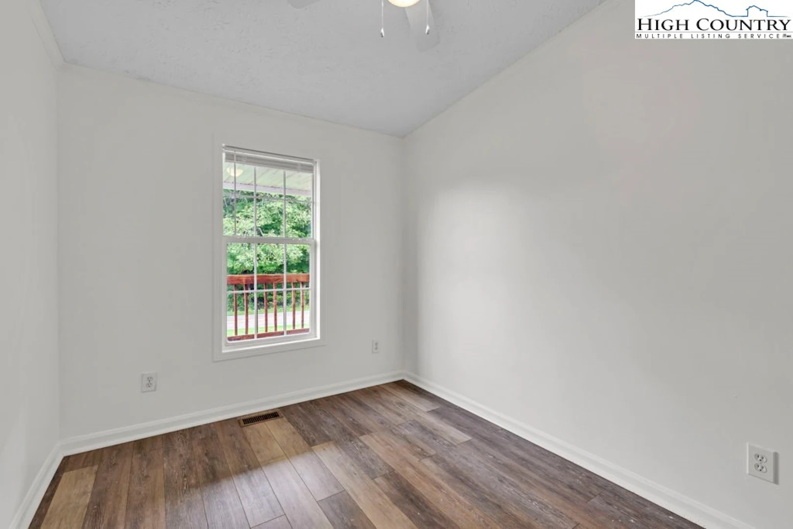 Image number 7 for the current listing