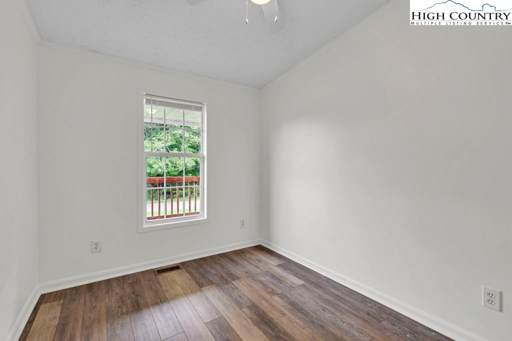 Image number 7 for the current listing