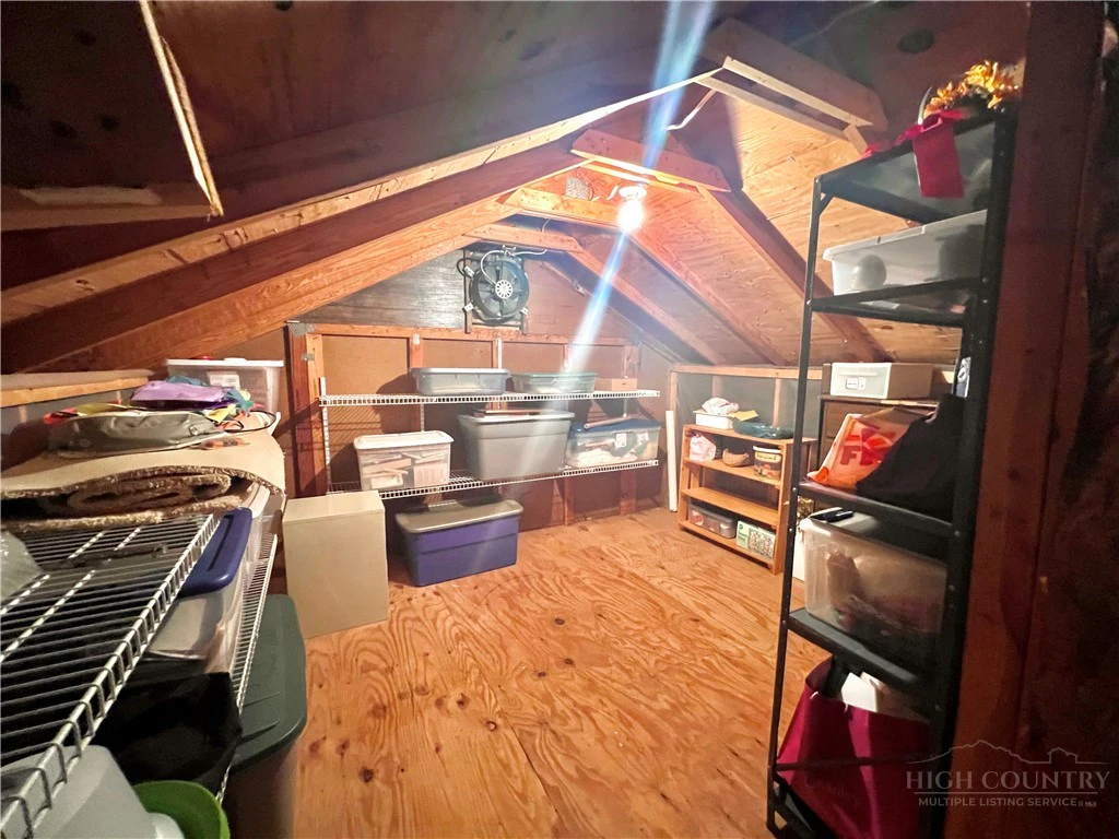 Image number 9 for the current listing