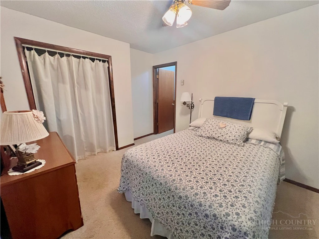 Image number 16 for the current listing