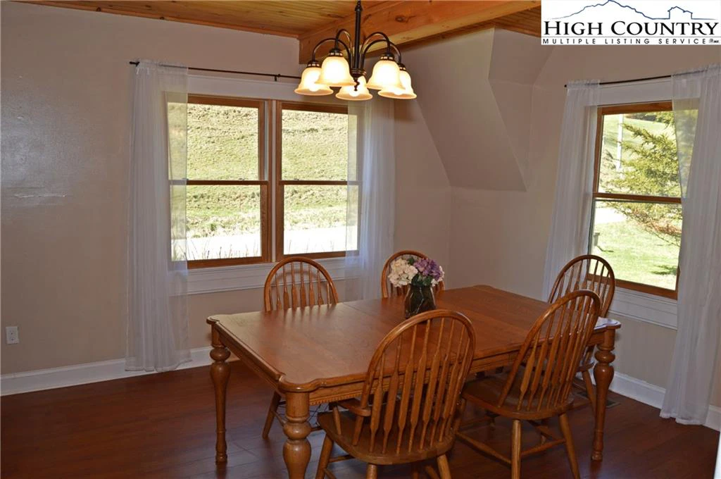 Image number 21 for the current listing