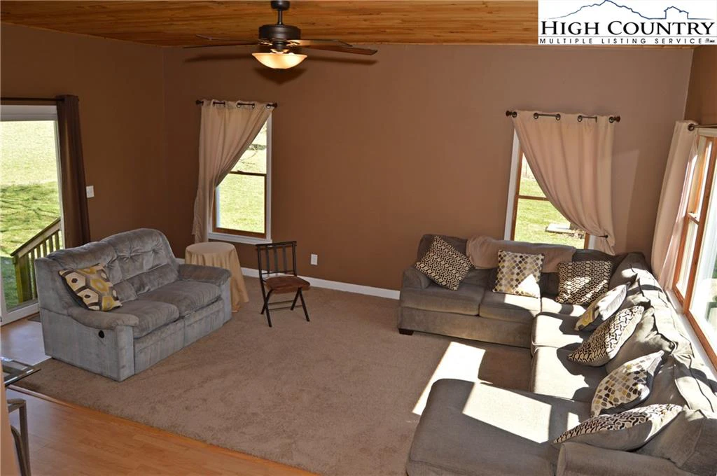 Image number 20 for the current listing