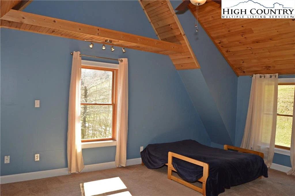 Image number 14 for the current listing