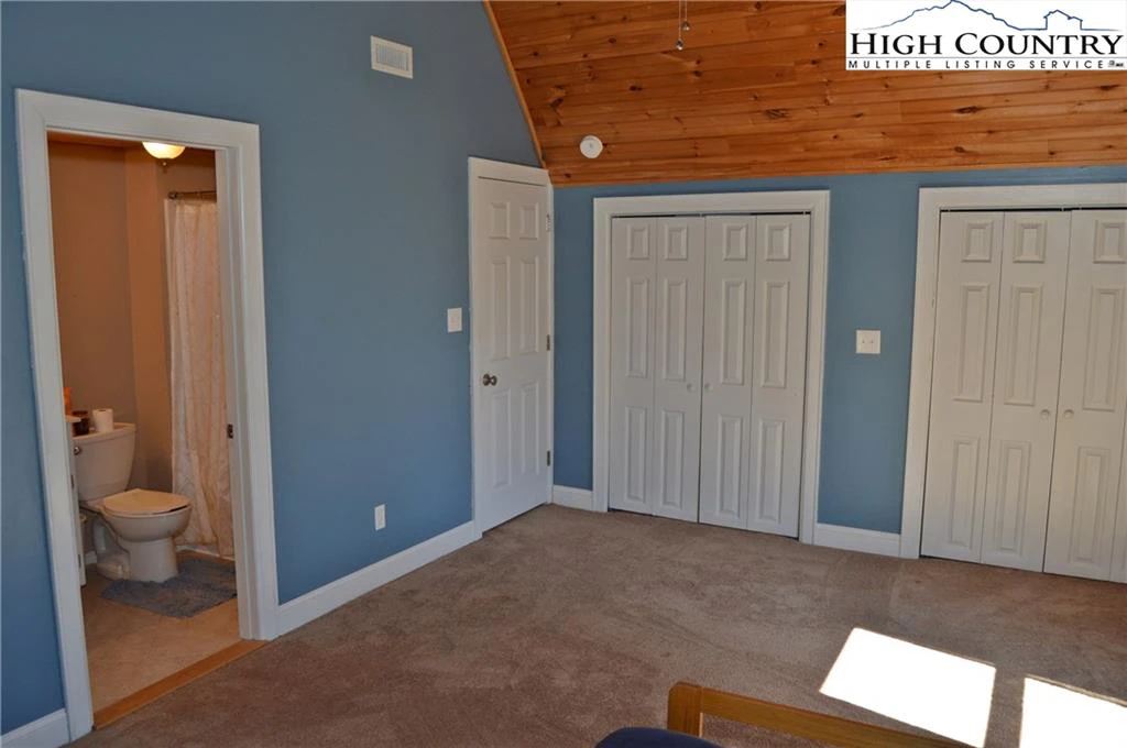 Image number 11 for the current listing
