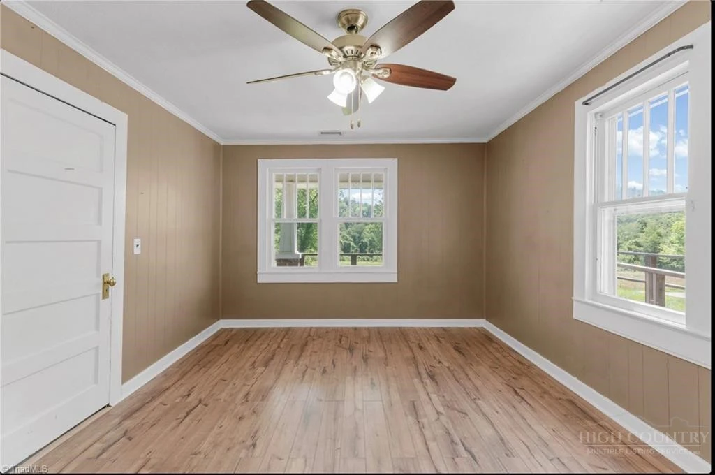 Image number 10 for the current listing