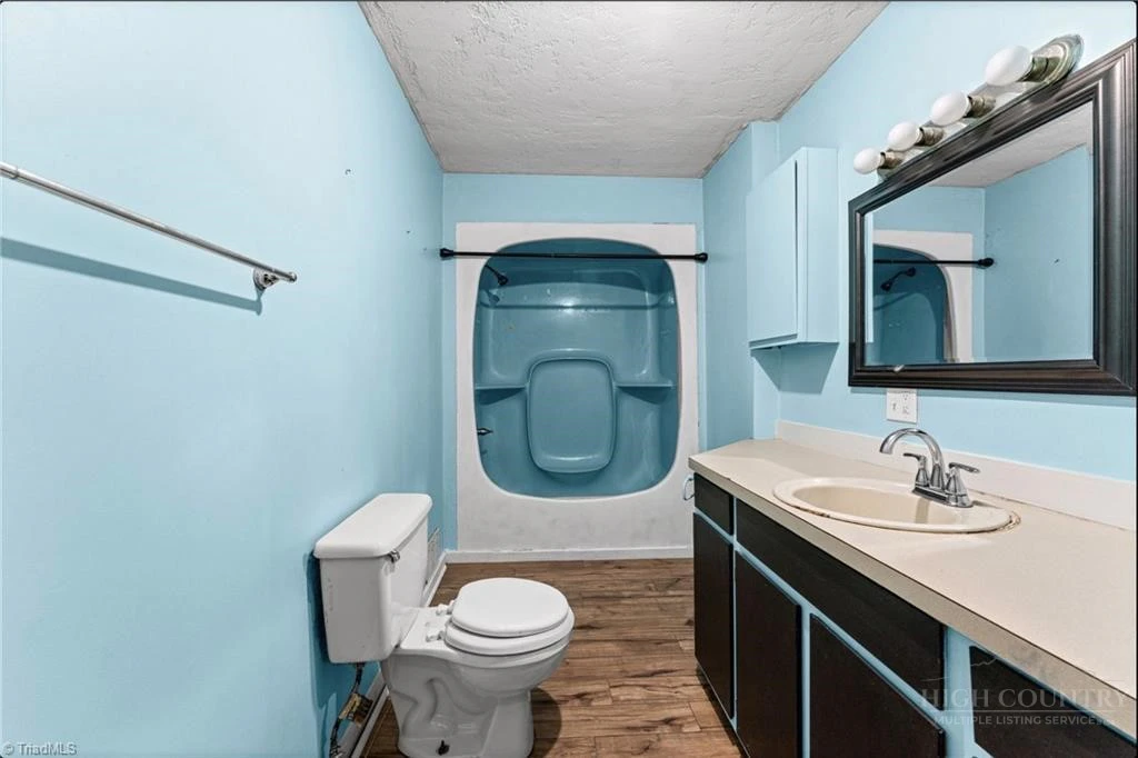 Image number 11 for the current listing