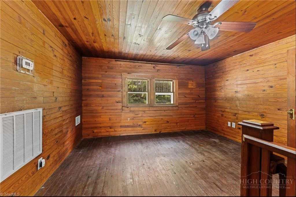 Image number 16 for the current listing