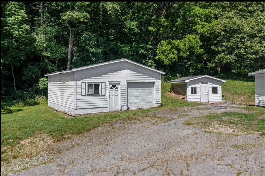 Image number 19 for the current listing