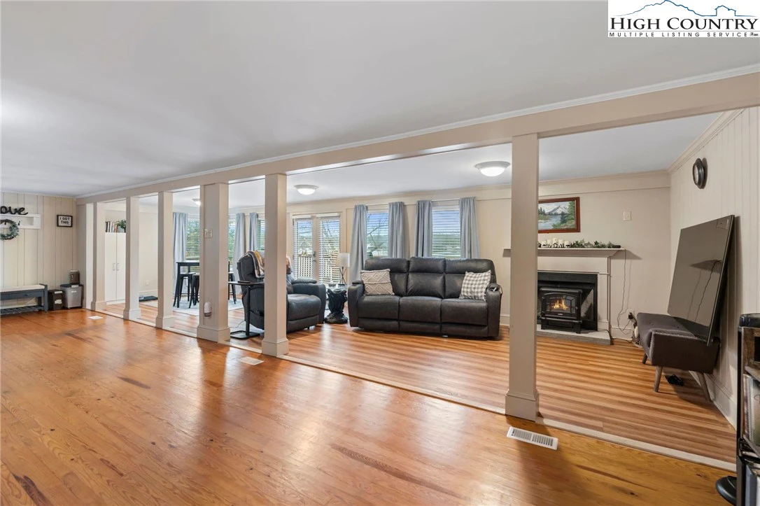 Image number 6 for the current listing