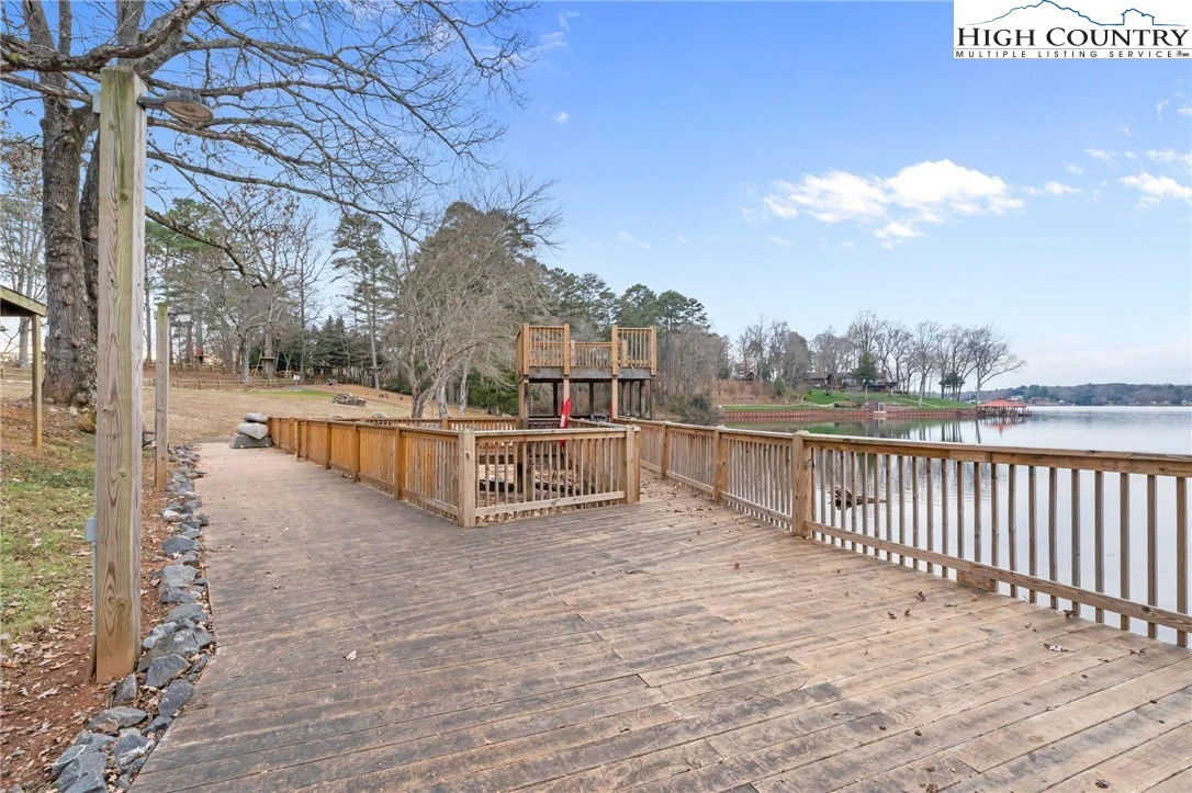 Image number 14 for the current listing