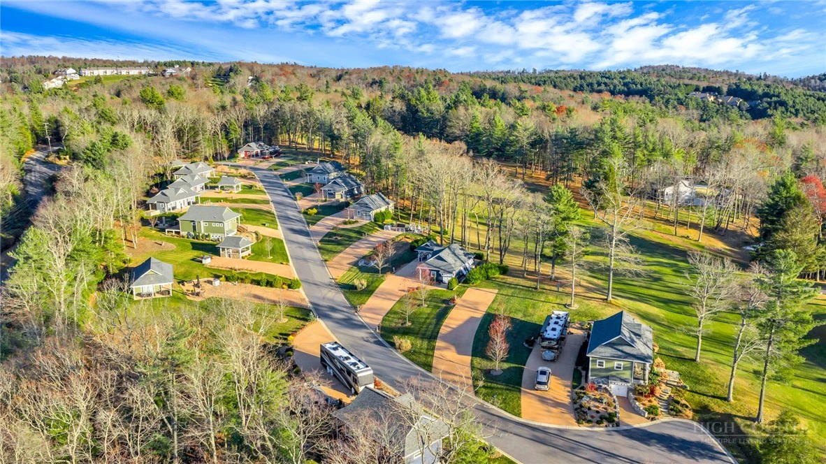 Image number 1 for the current listing