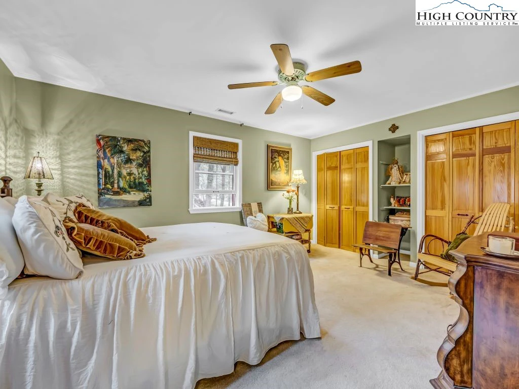 Image number 3 for the current listing