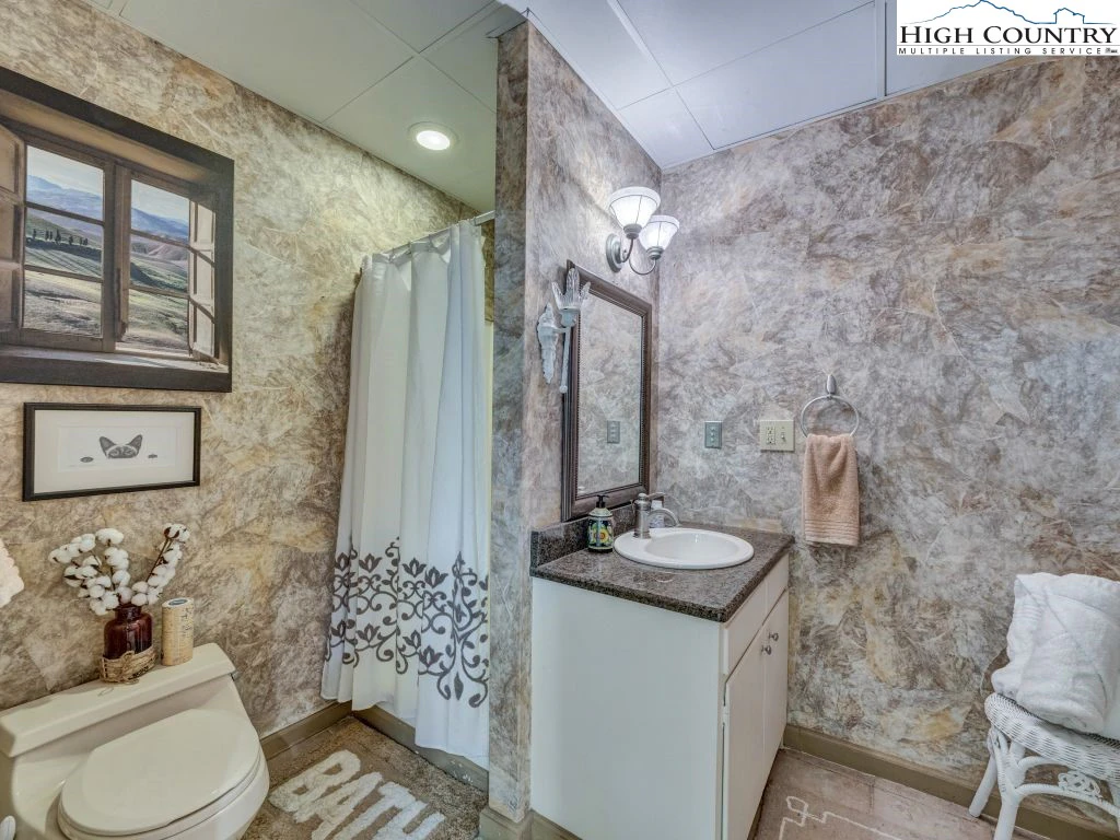 Image number 11 for the current listing