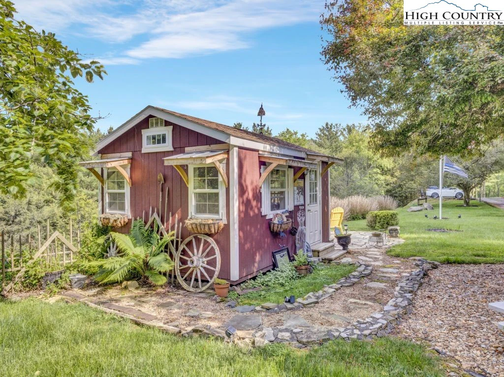 Image number 15 for the current listing