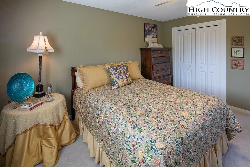 Image number 5 for the current listing