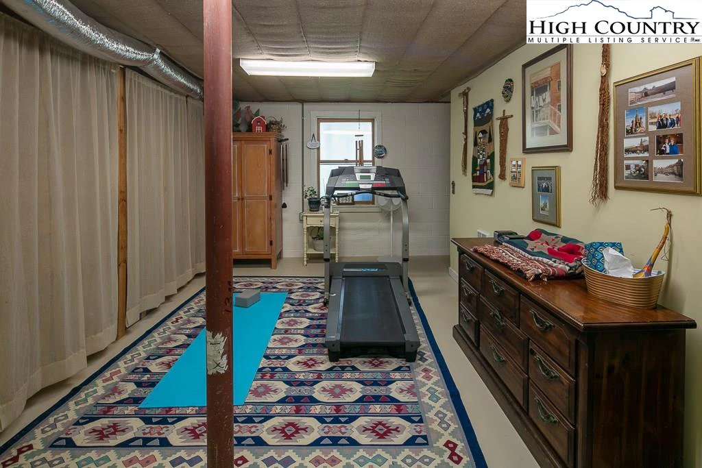 Image number 13 for the current listing