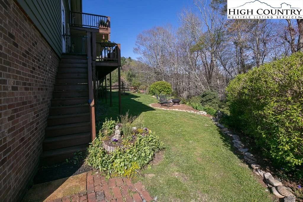 Image number 17 for the current listing