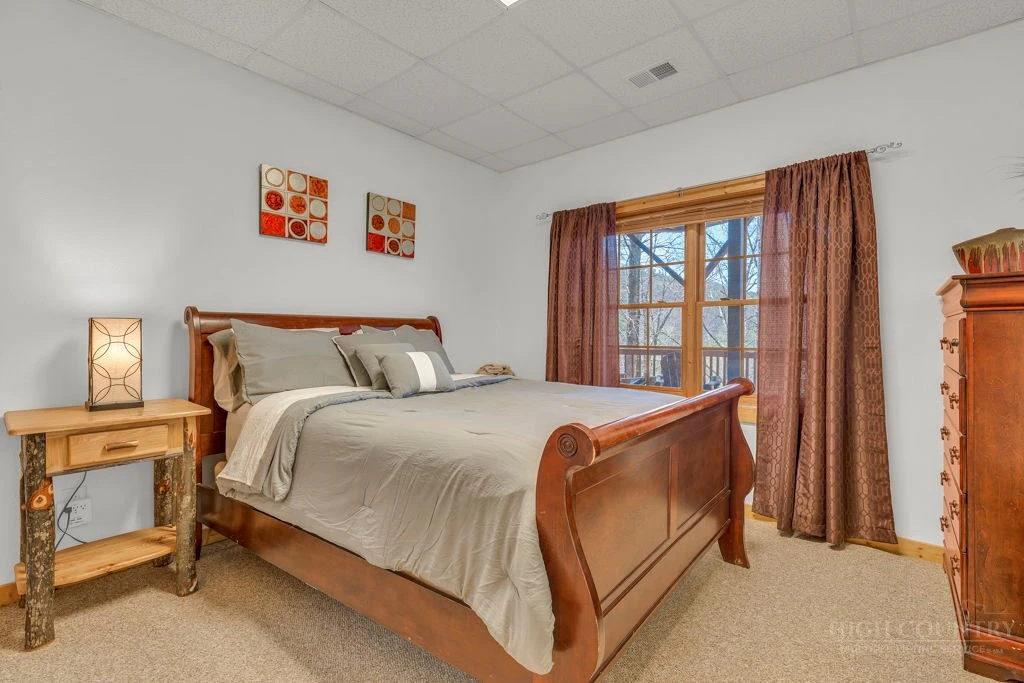 Image number 12 for the current listing