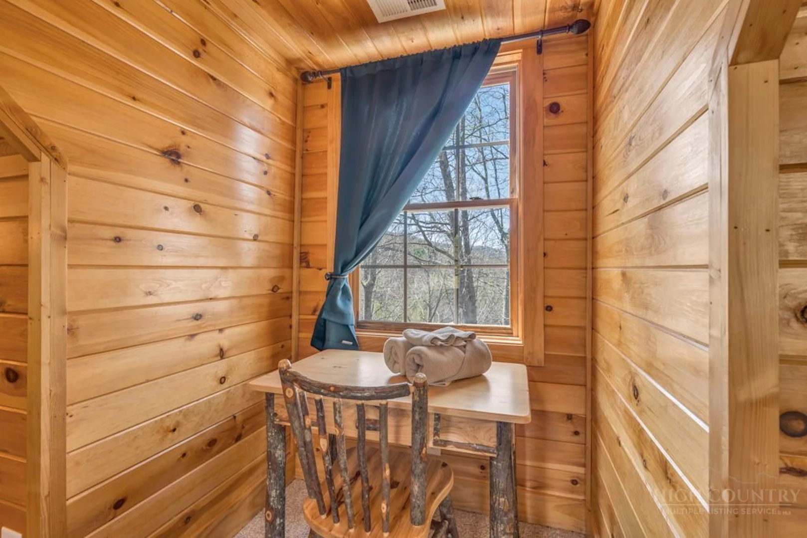 Image number 14 for the current listing