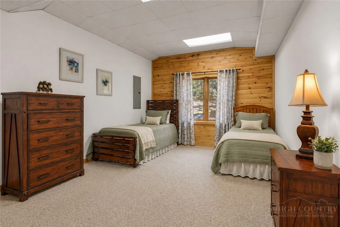 Image number 16 for the current listing