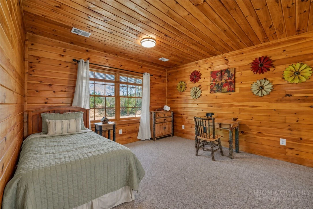 Image number 3 for the current listing