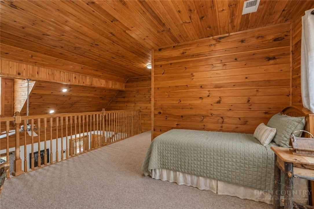 Image number 4 for the current listing