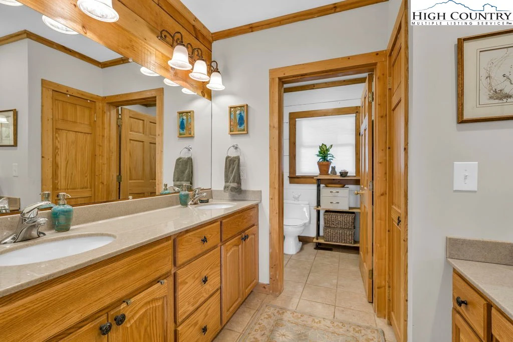 Image number 12 for the current listing