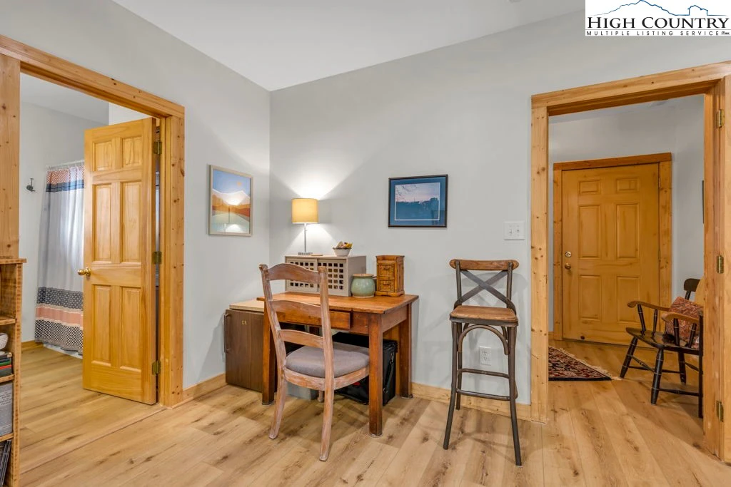Image number 13 for the current listing