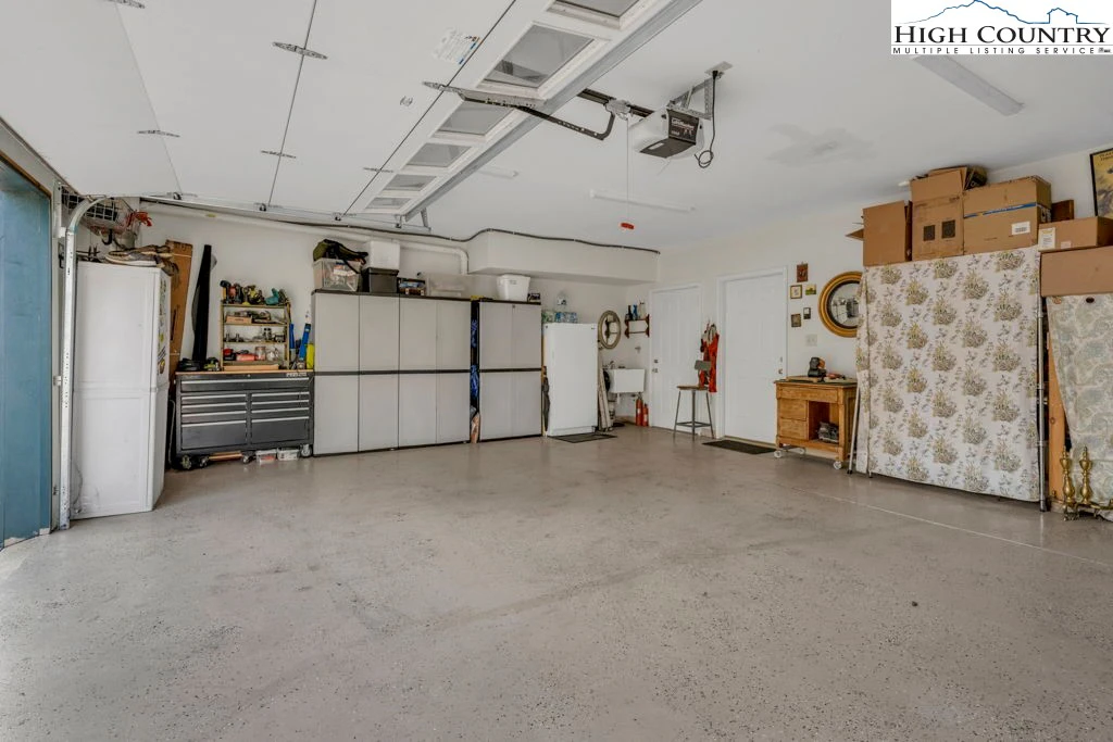 Image number 14 for the current listing