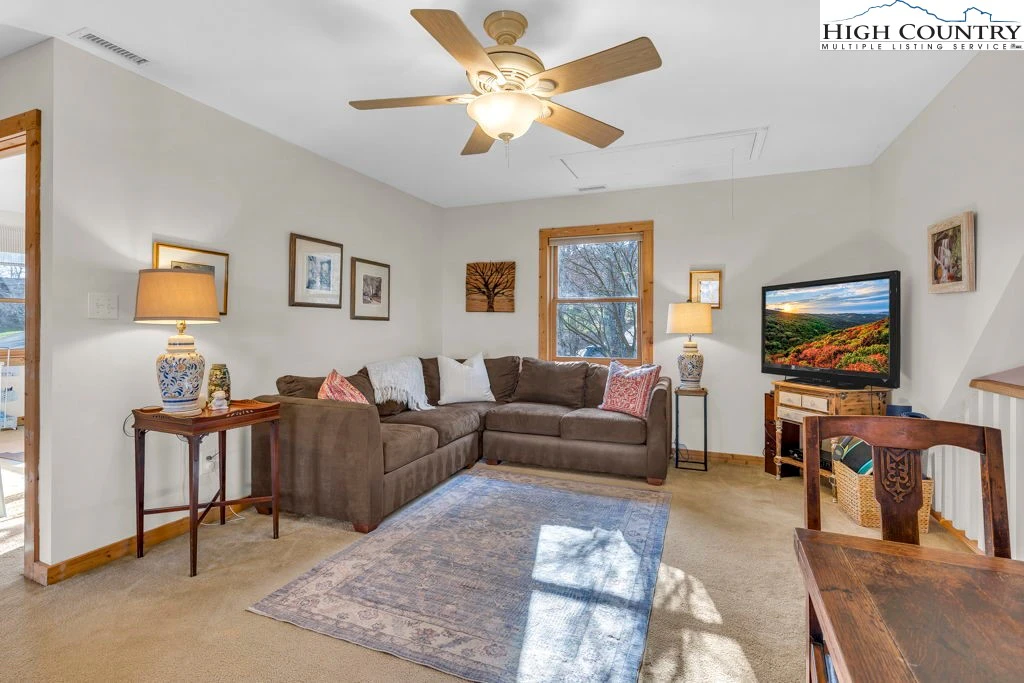 Image number 6 for the current listing