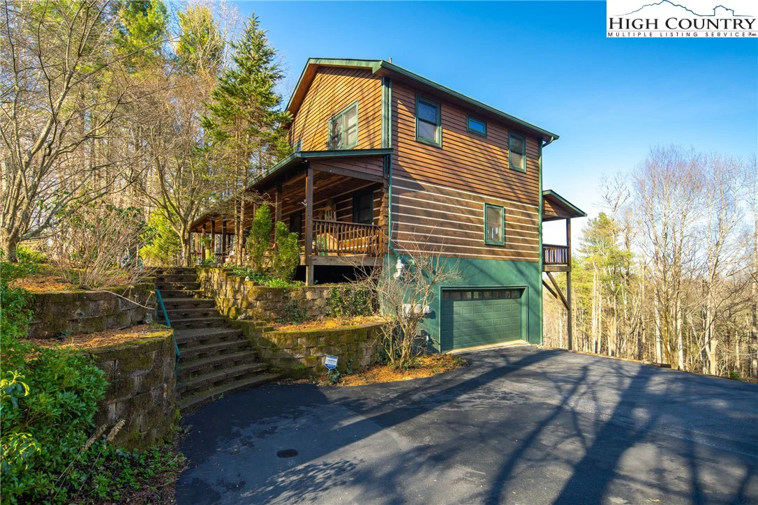 Image number 1 for the current listing