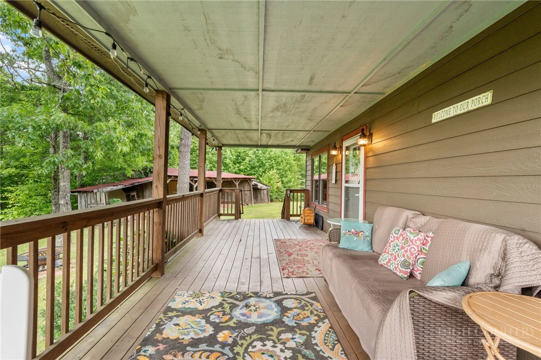 Image number 9 for the current listing