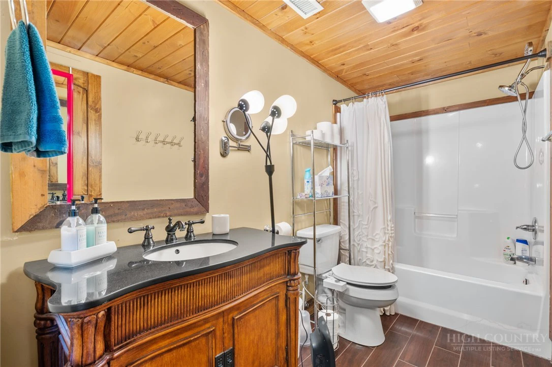 Image number 21 for the current listing