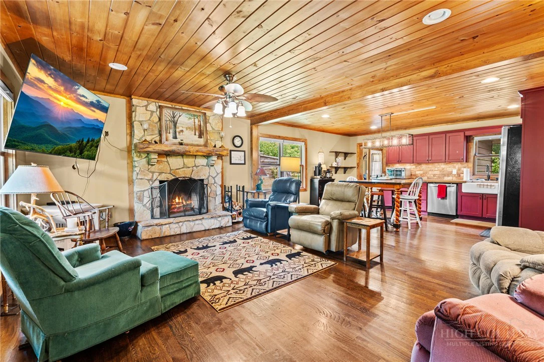 Image number 11 for the current listing