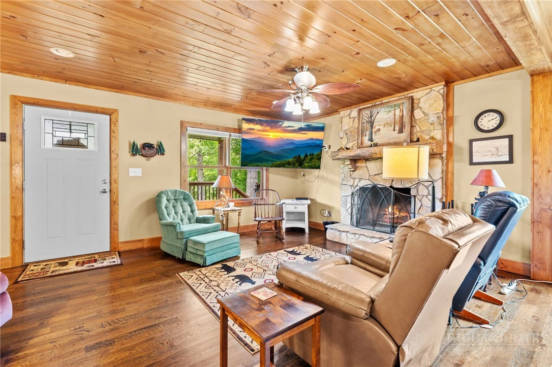 Image number 12 for the current listing