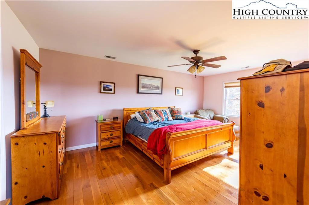 Image number 14 for the current listing