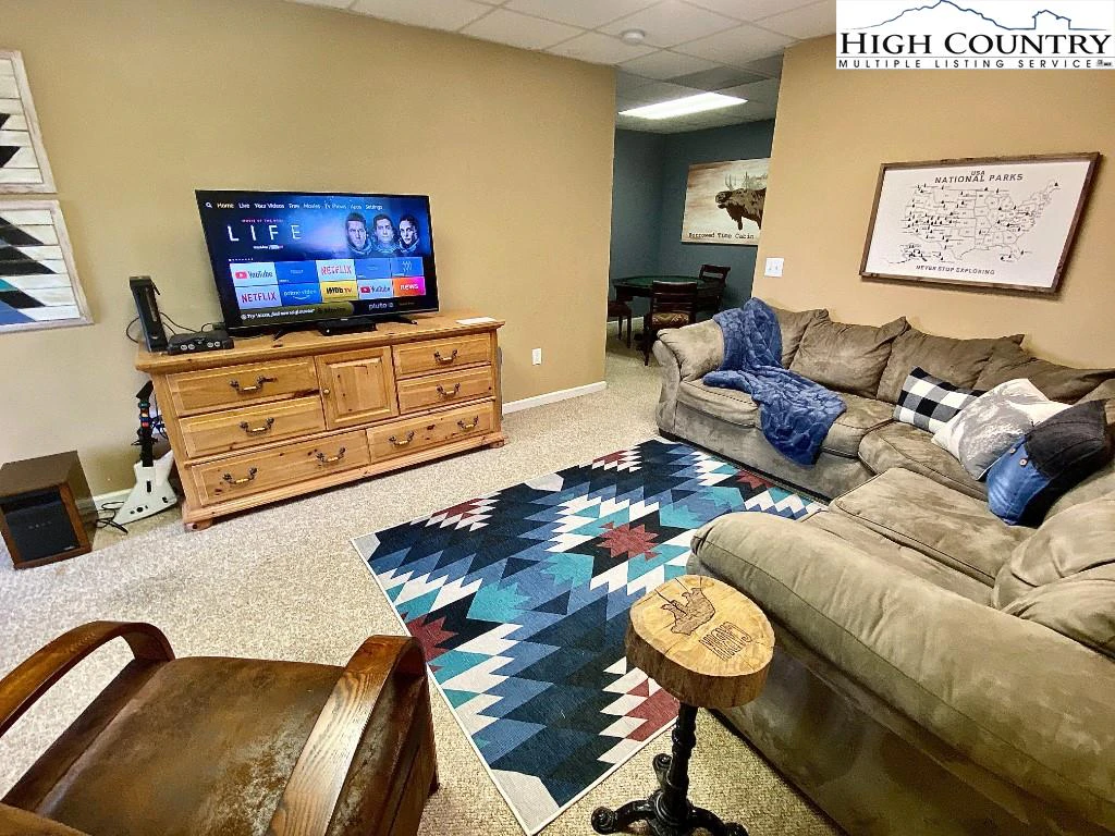 Image number 9 for the current listing