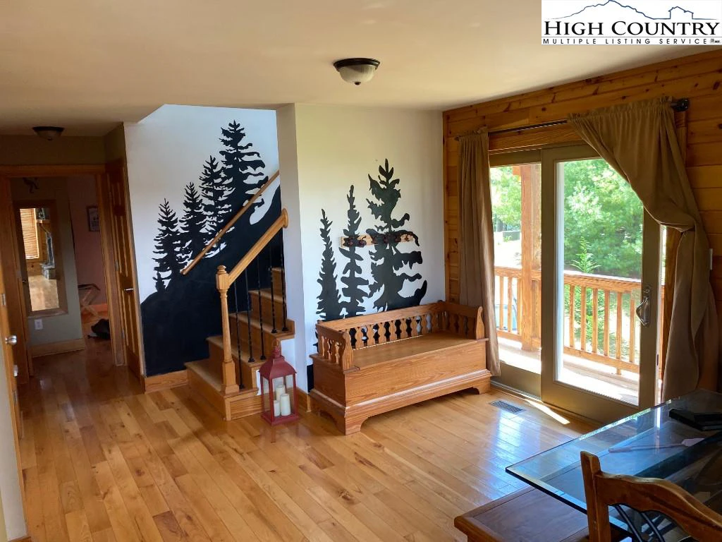 Image number 5 for the current listing