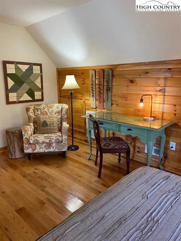 Image number 15 for the current listing