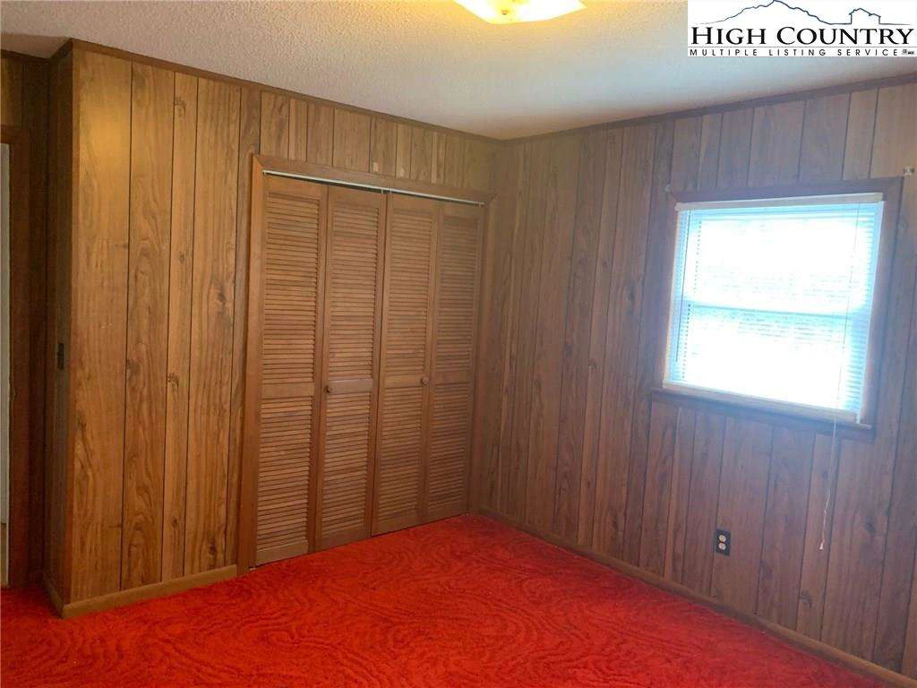 Image number 21 for the current listing