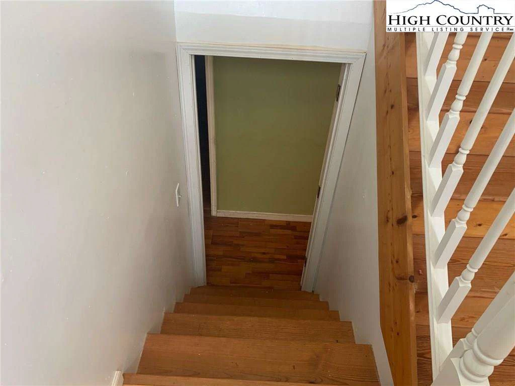 Image number 18 for the current listing