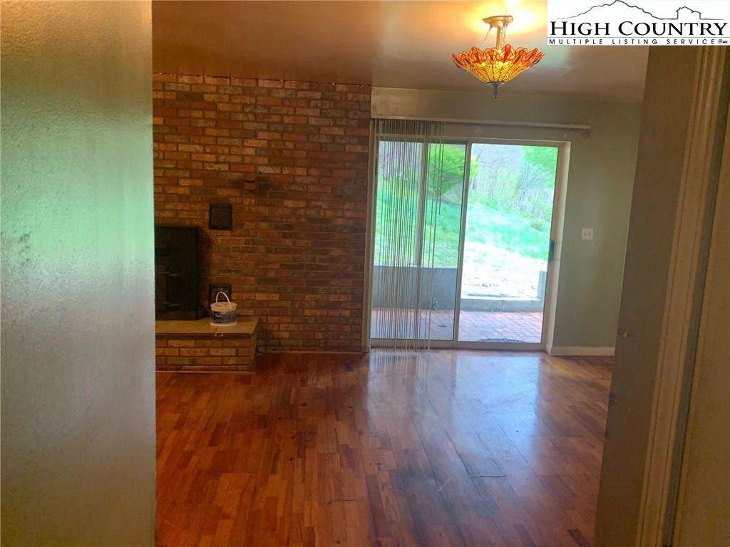 Image number 10 for the current listing